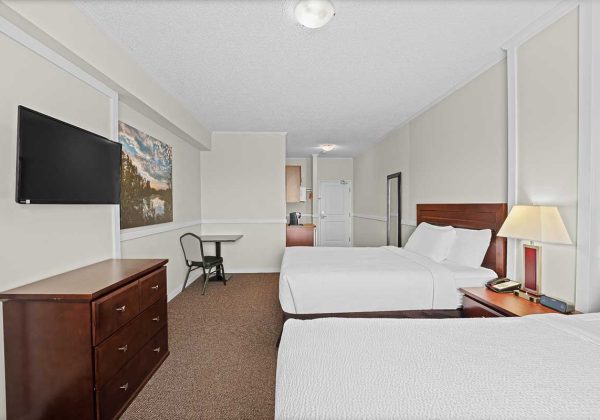 14-56931_Guest-room_two-queens-long-view_3-1