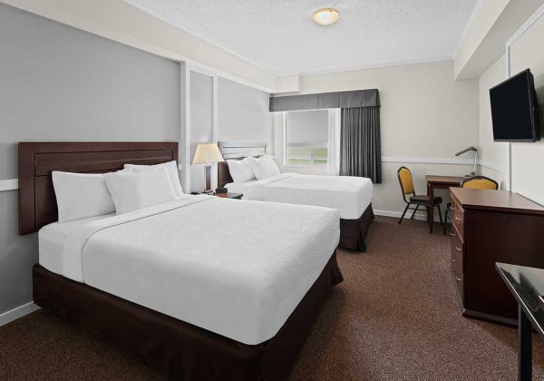 32-56931_Two-Queens-Suite_with-kitchen_1-1